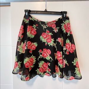 Guess floral silk-like skirt, Size Small